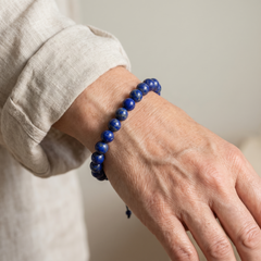 Bracelet "Expression" en Lapis Lazuli porté au poignet