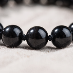 Détail des pierres du Bracelet "Rempart" en Tourmaline Noire