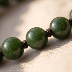 Détail des pierres du Bracelet "Dhara" en Jade Néphrite