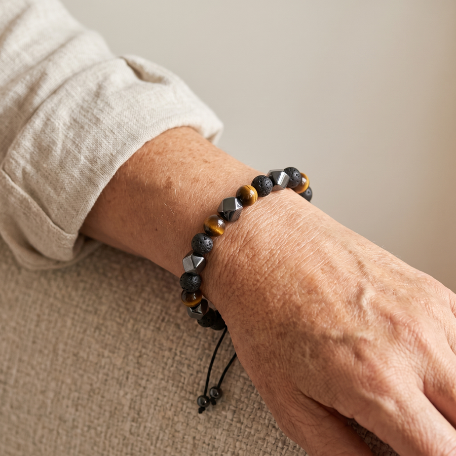 Bracelet Triple Protection en Pierre de Lave, Oeil de Tigre & Hématite porté au poignet