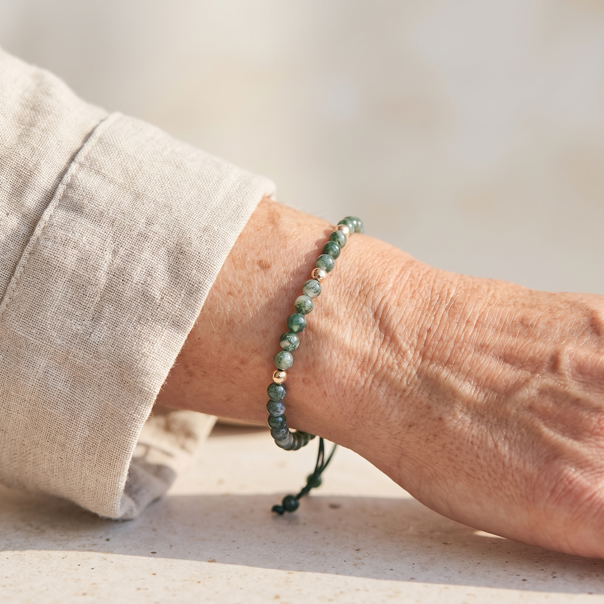 Bracelet Ajustable "Sérénité" en Agate Mousse porté au poignet
