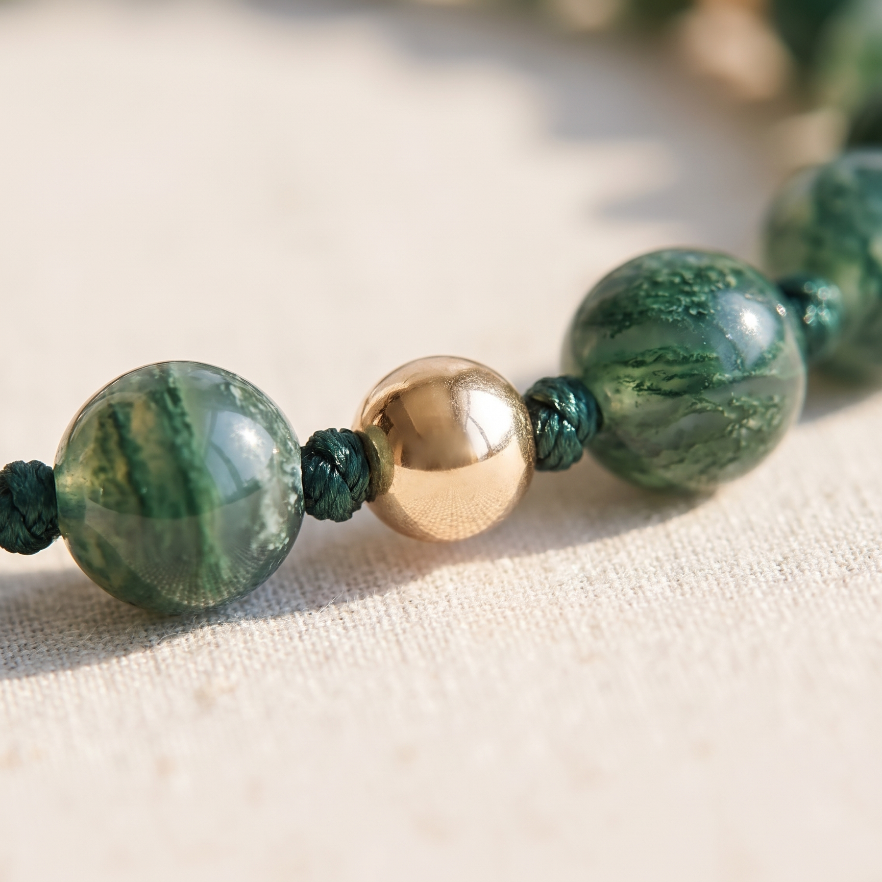 Détail des pierres du Bracelet Ajustable "Sérénité" en Agate Mousse