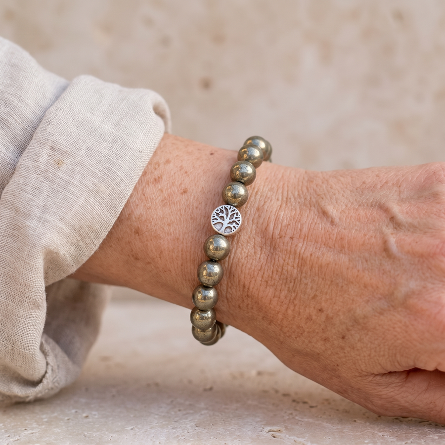 Bracelet Bouclier de Prospérité en Pyrite porté au poignet