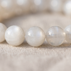 Détail des pierres du Bracelet "Sensibilité Féminine" en Pierre de Lune
