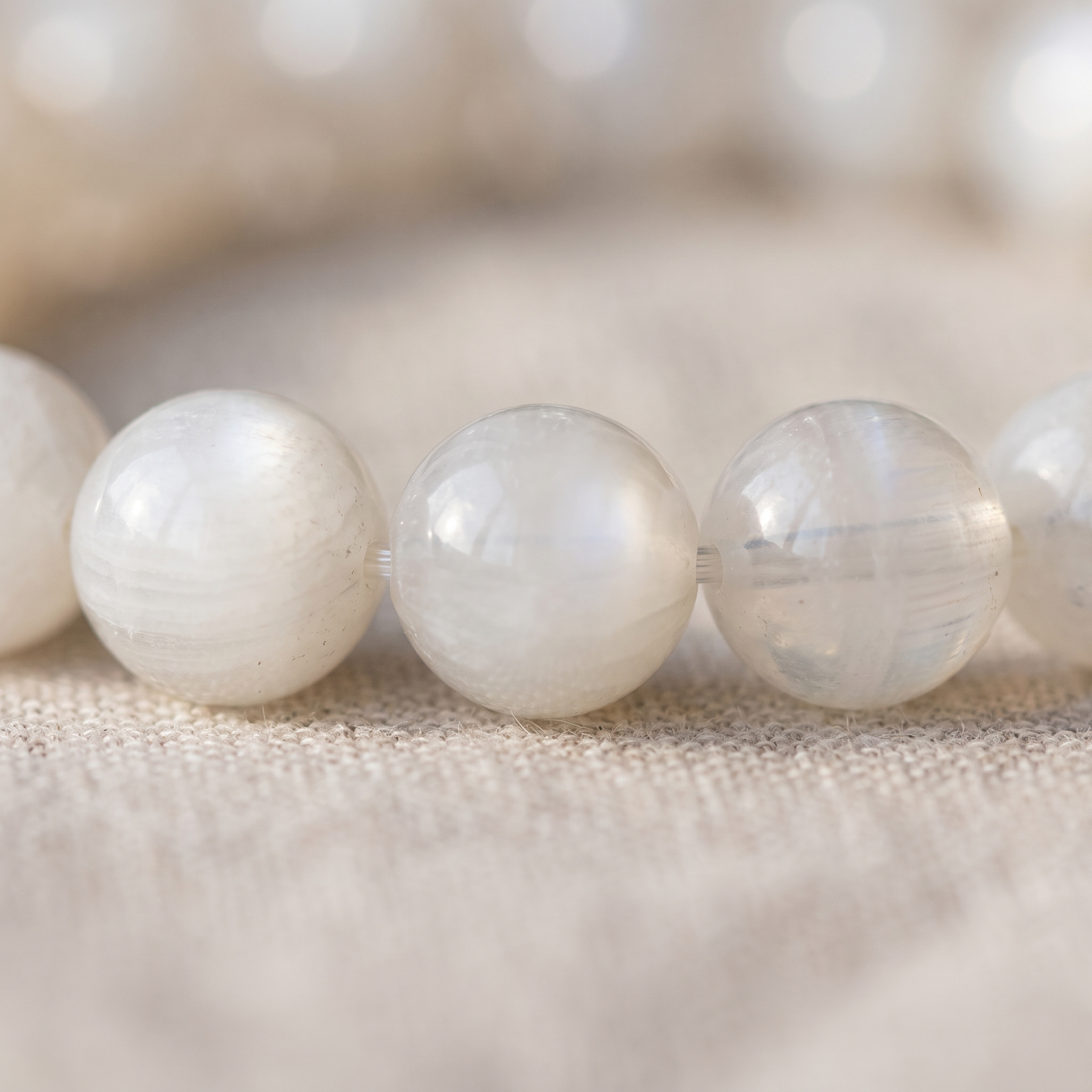 Détail des pierres du Bracelet "Sensibilité Féminine" en Pierre de Lune