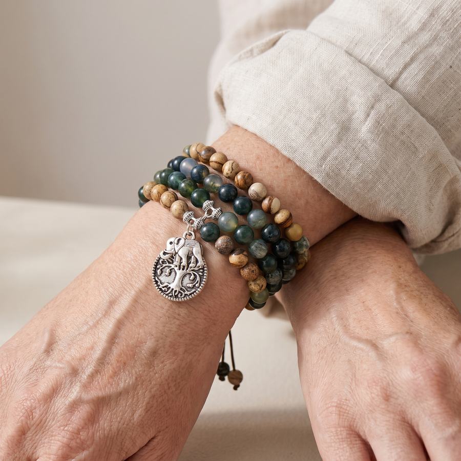 Bracelet Mala "Gaia" en Agate Mousse & Jaspe Paysage porté au poignet
