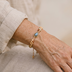 Bracelet Tressé "Audace" en Jaspe & Labradorite porté au poignet