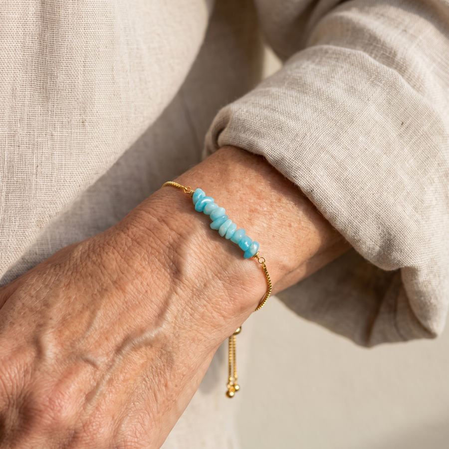 Bracelet Fin en Pierres Irrégulières porté au poignet