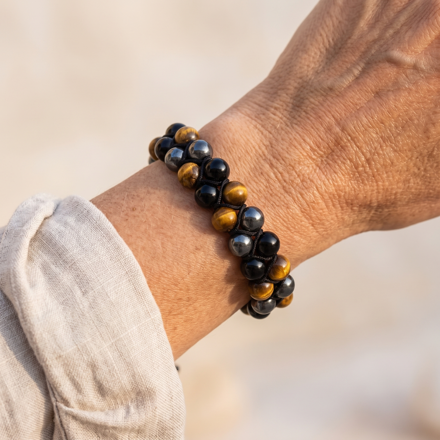 Bracelet Tressé "Triple Protection " en Hématite, Oeil de Tigre & Obsidienne porté au poignet